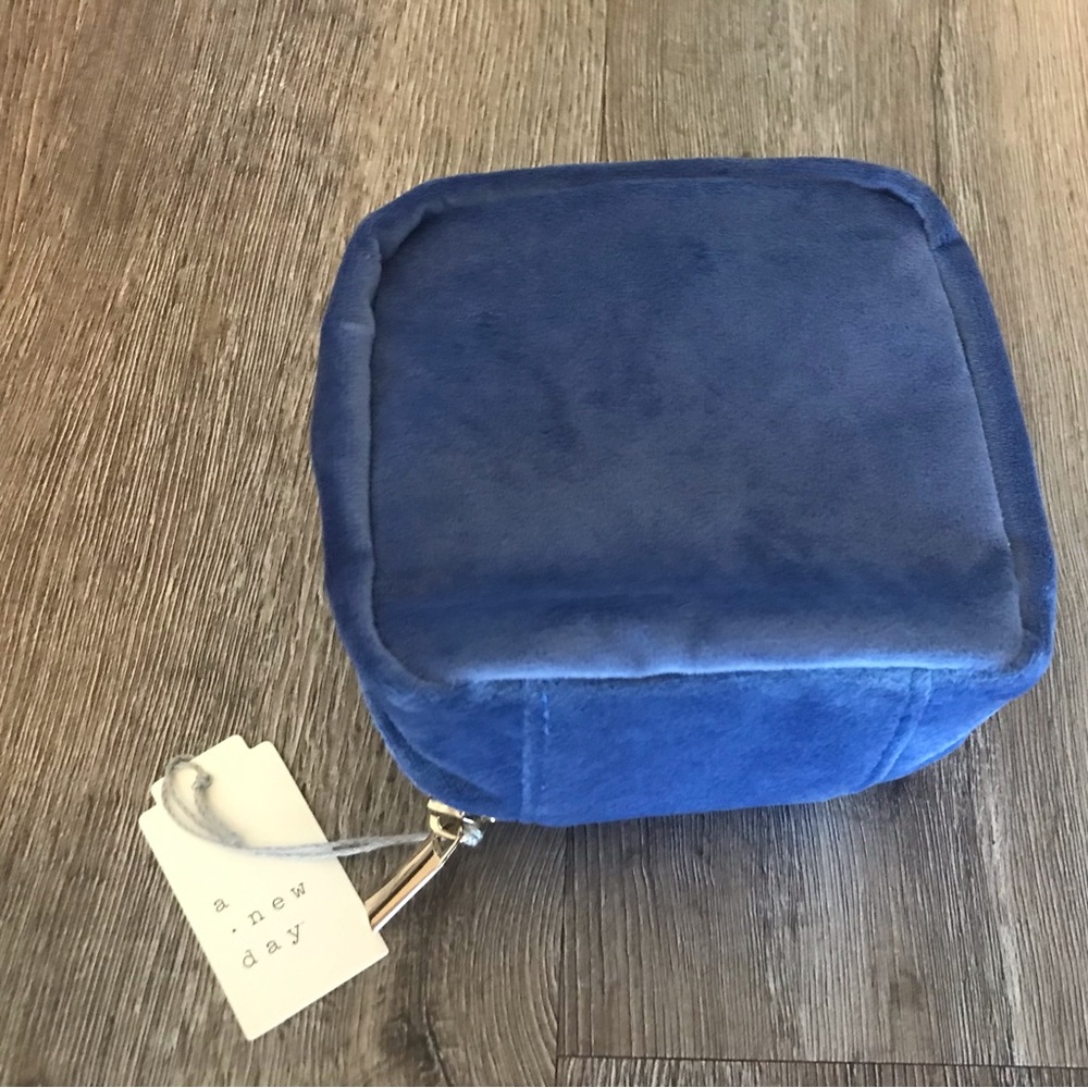 NWT A New Day Blue Velvet Jewelry Organizer Bag - Picture 2 of 5